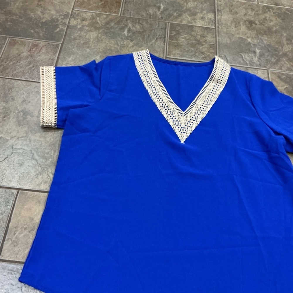 🥵 Blue V-Neck Top with Lace Trim - Picture 2 of 3